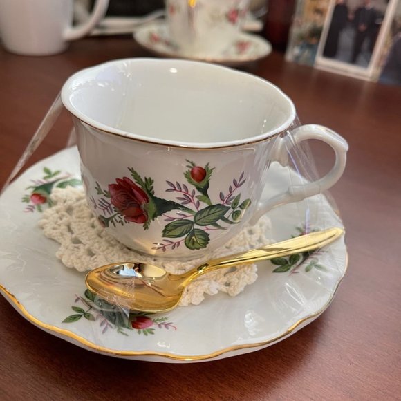 Vintage Lynns Fine China Teacup and Saucer with Gold Tone Spoon - Picture 5 of 12